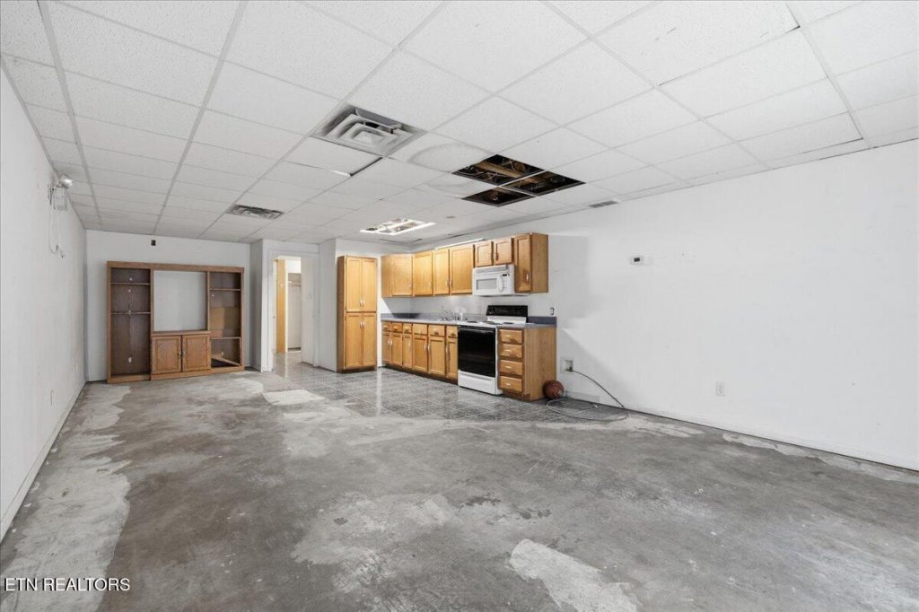 3106 mint road 18