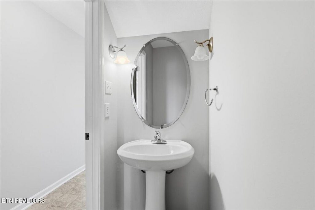 771 casey downstairs bath