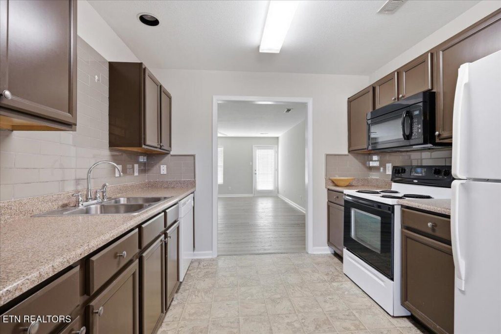 771 casey lane full kitchen too