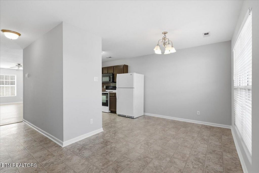 771 casey lane living kitchen