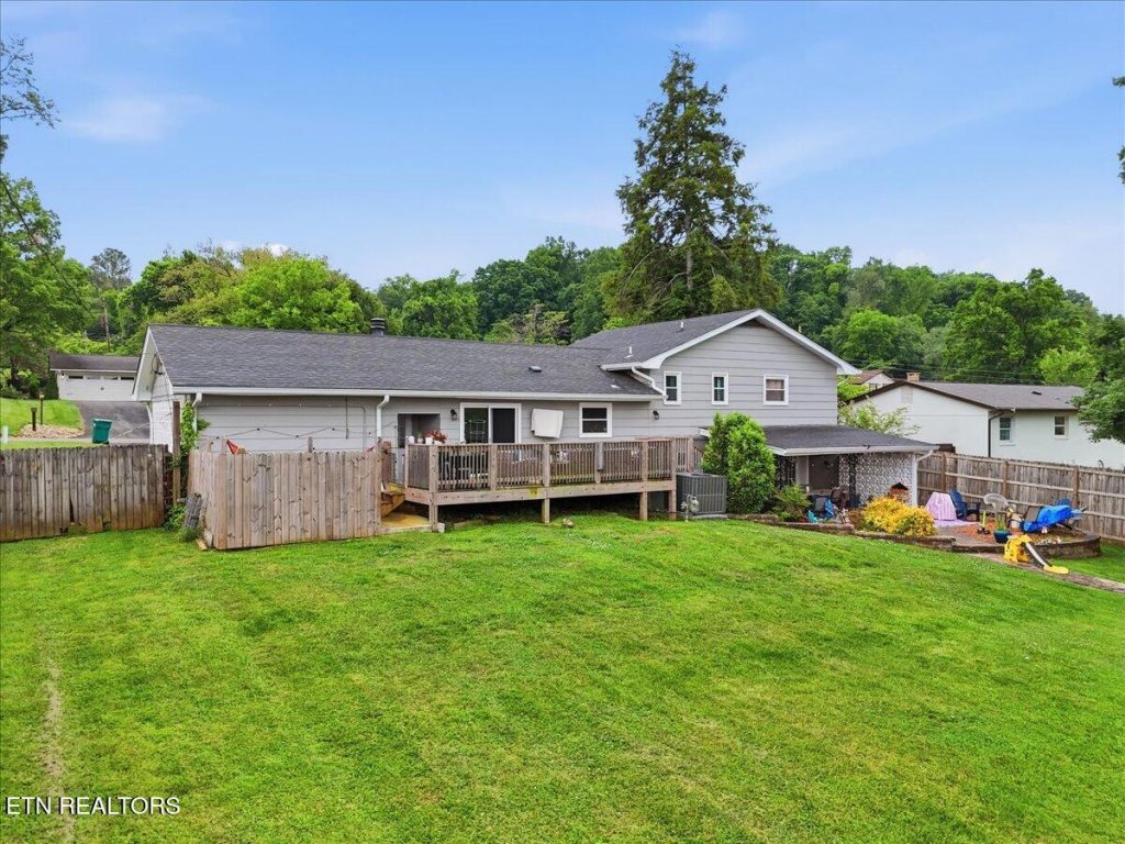 8705 cranwood drive 17