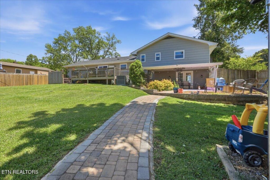 8705 cranwood drive 19